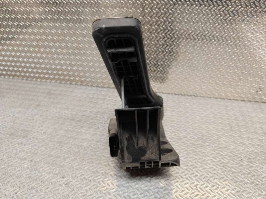 Pedal gass til Mercedes E-Klasse 2013-2016 (Fase 2) (W212) (W212) (MERCEDES|A 222 300 11 00||A 204 300 02 00)