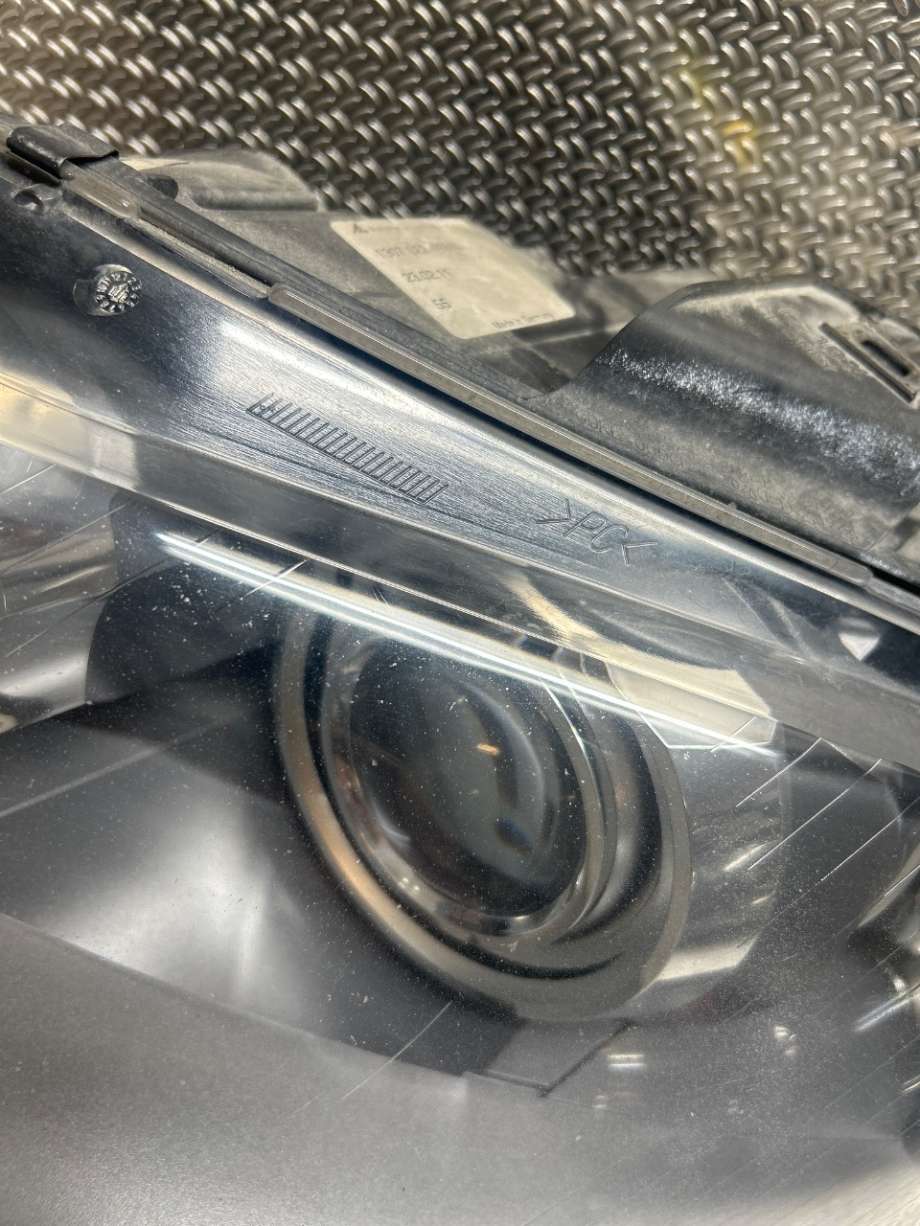 Frontlykt venstre xenon til Audi A3 2003-2008 (Type II, Fase 1) (AUDI|8P0941029R|1307022488|8P0 941 029 R)