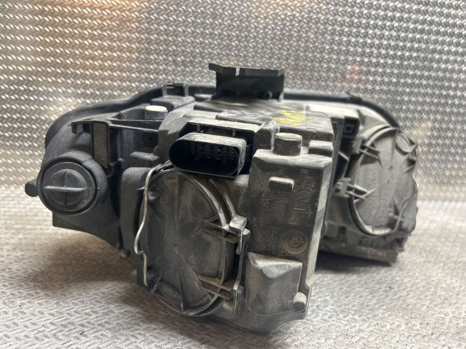Frontlykt venstre xenon til Audi A3 2003-2008 (Type II, Fase 1) (AUDI|8P0941029R|1307022488|8P0 941 029 R)