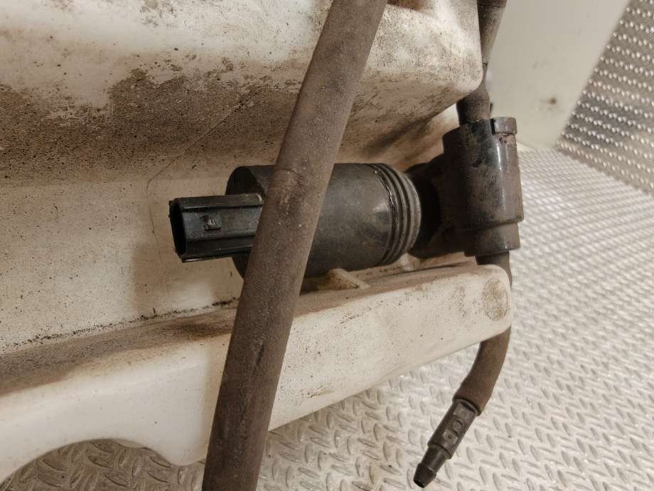 Spylerpumpe foran til Volvo XC60, 2008-2013 (Type I, Fase 1)  (VOLVO|30784329)