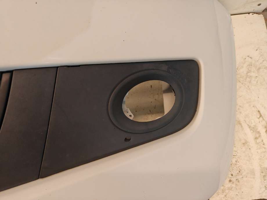 Grill venstre til VW Amarok, 2010-2016 (Type I, Fase 1)  (VOLKSWAGEN|2HH 807 489 A  9B9)