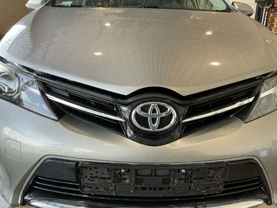 Grill til Toyota Auris, 2013-2015 (Type II, Fase 1) (TOYOTA|)