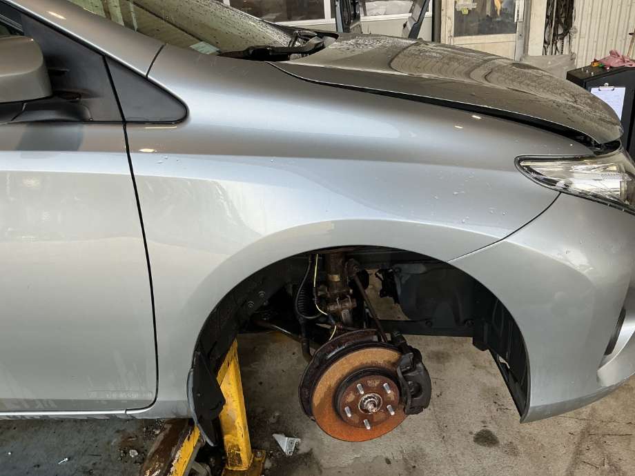 Skjerm høyre foran til Toyota Auris, 2013-2015 (Type II, Fase 1) (TOYOTA|)