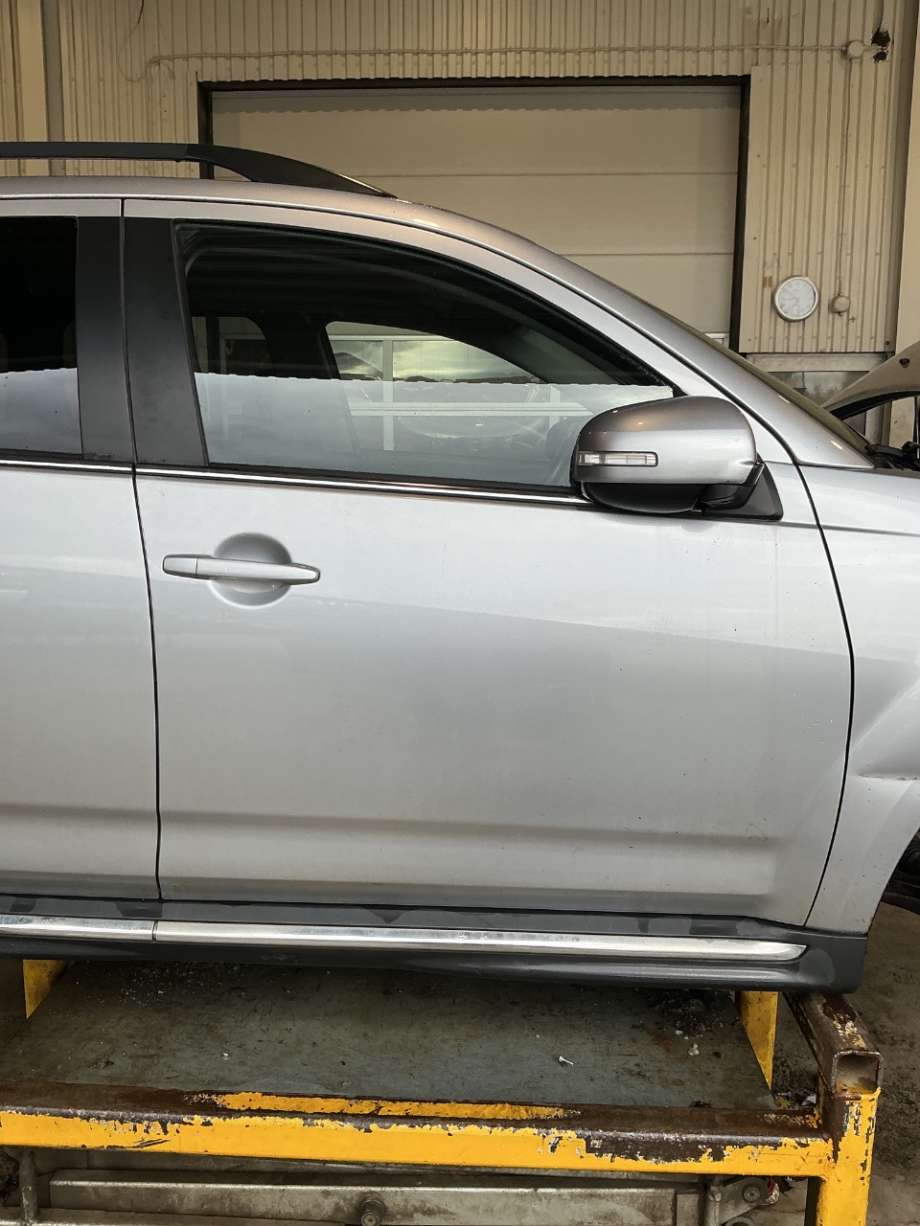 Dør høyre foran til Mitsubishi Outlander 2010-2012 (Type II, Fase 2) (MITSUBISHI|)
