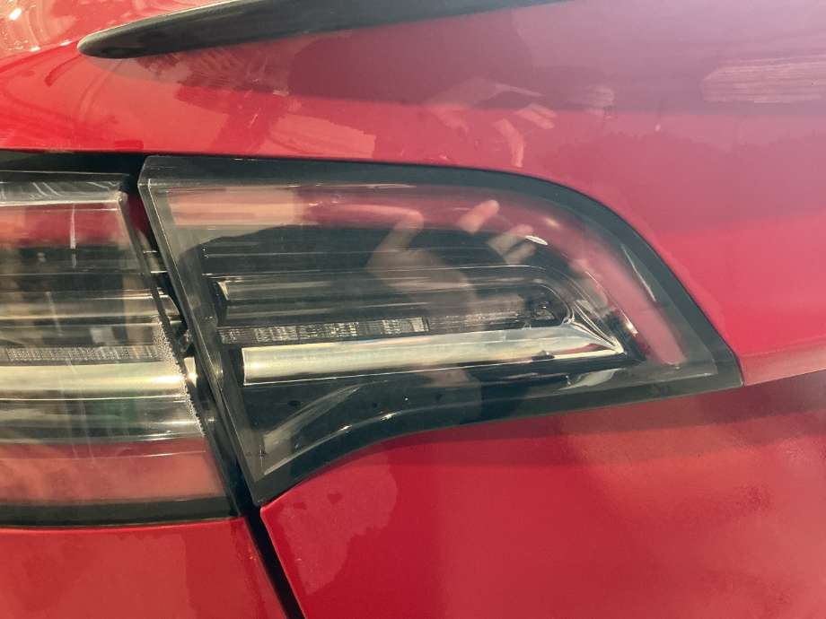 Baklykt venstre indre til Tesla Model 3 2018-2023 (Fase 1) (TESLA|)
