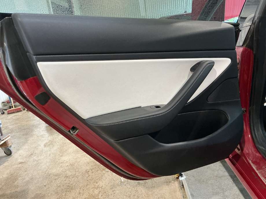Dørtrekk venstre til Tesla Model 3, 2018-2023 (Fase 1)  (TESLA|)