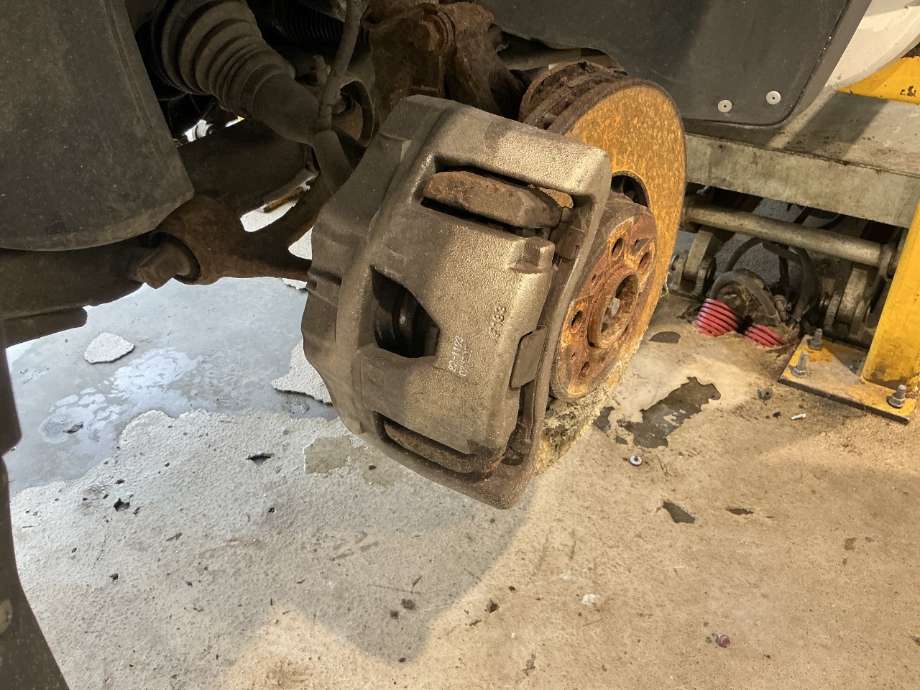 Bremsecaliper venstre foran til Volvo XC90, 2002-2006 (Type I, Fase 1)  (VOLVO|)