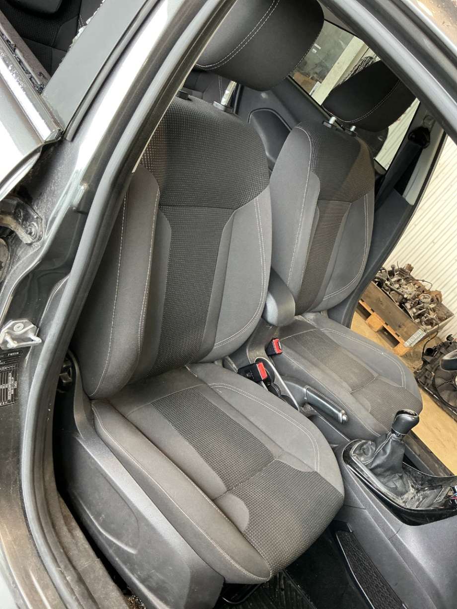 Sete foran høyre til Ford Fiesta 2013-2017 (Type VI, Fase 2) (FORD|)
