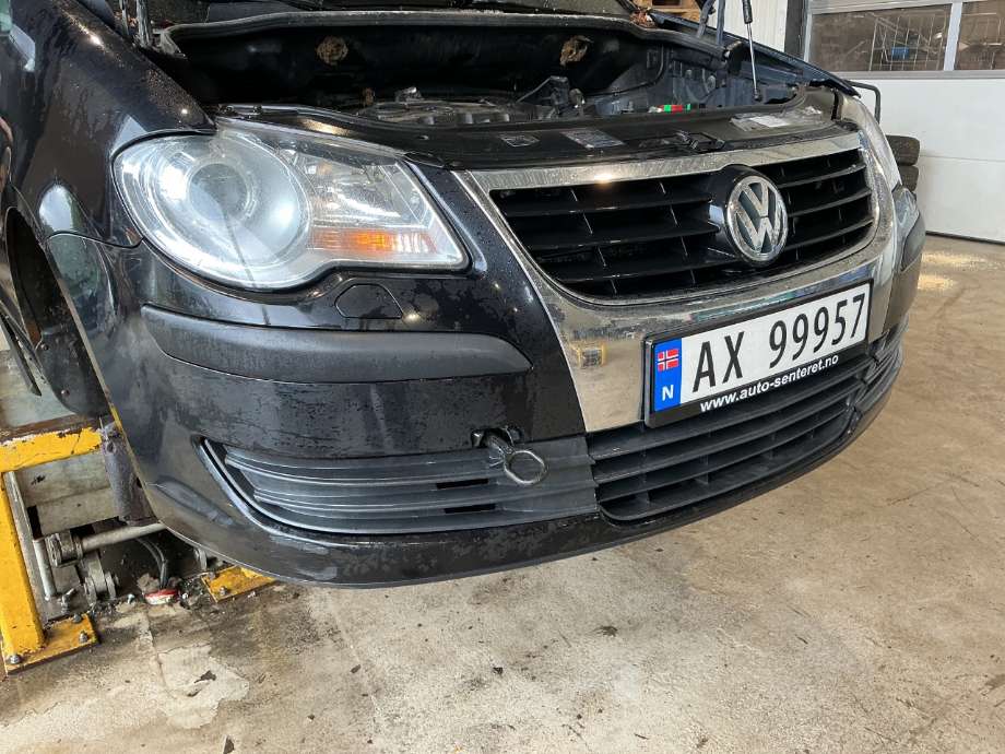 Støtfanger foran til VW Touran, 2007-2010 (Type I, Fase 2)  (VOLKSWAGEN|)