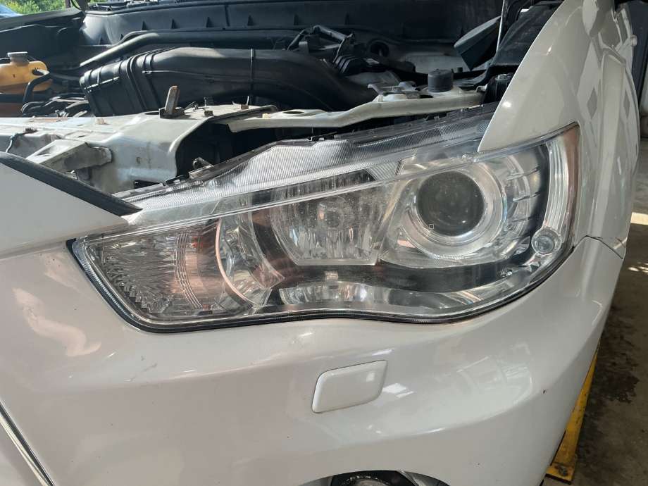 Frontlykt venstre xenon til Mitsubishi Outlander, 2010-2012 (Type II, Fase 2) (MITSUBISHI|8301B557)