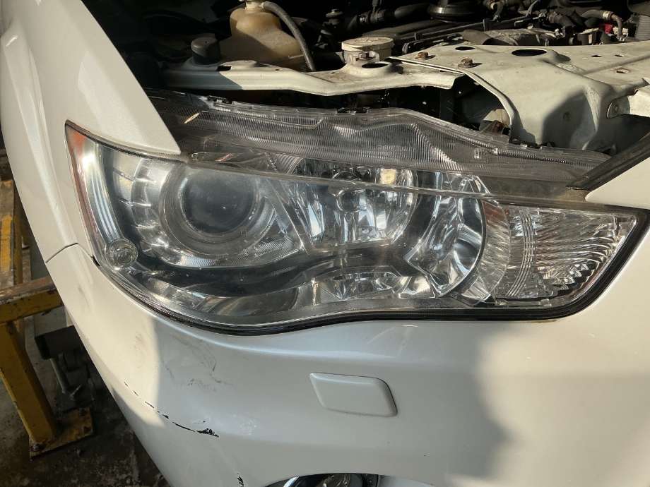 Frontlykt høyre xenon til Mitsubishi Outlander, 2010-2012 (Type II, Fase 2) (MITSUBISHI|)