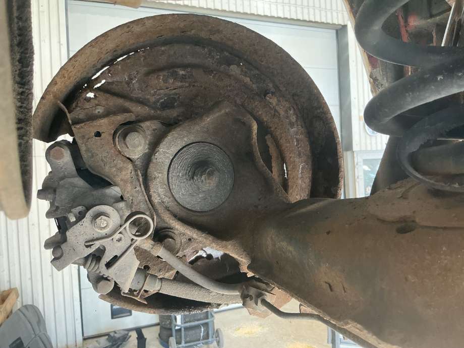 Hjulspindel venstre bak til VW Transporter / Caravelle 1990-2003 (T4) (T4) (VOLKSWAGEN|)