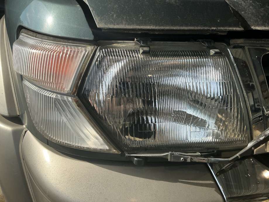 Frontlykt høyre halogen til Nissan Patrol, 1998-2004 (Fase 1) (Y61) (Y61) (NISSAN|)