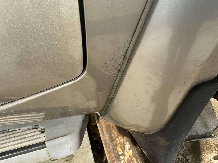 Skjerm høyre foran til Nissan Patrol 1998-2004 (Fase 1) (Y61) (Y61) (NISSAN|)