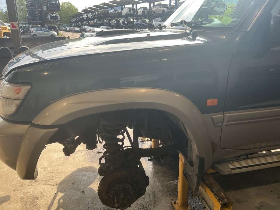 Skjerm venstre foran til Nissan Patrol, 1998-2004 (Fase 1) (Y61) (Y61) (NISSAN|)