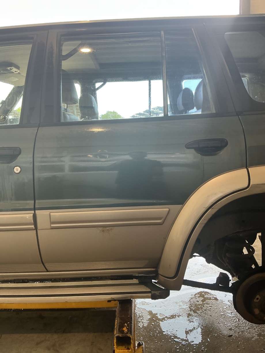 Dør venstre bak til Nissan Patrol, 1998-2004 (Fase 1) (Y61) (Y61) (NISSAN|)