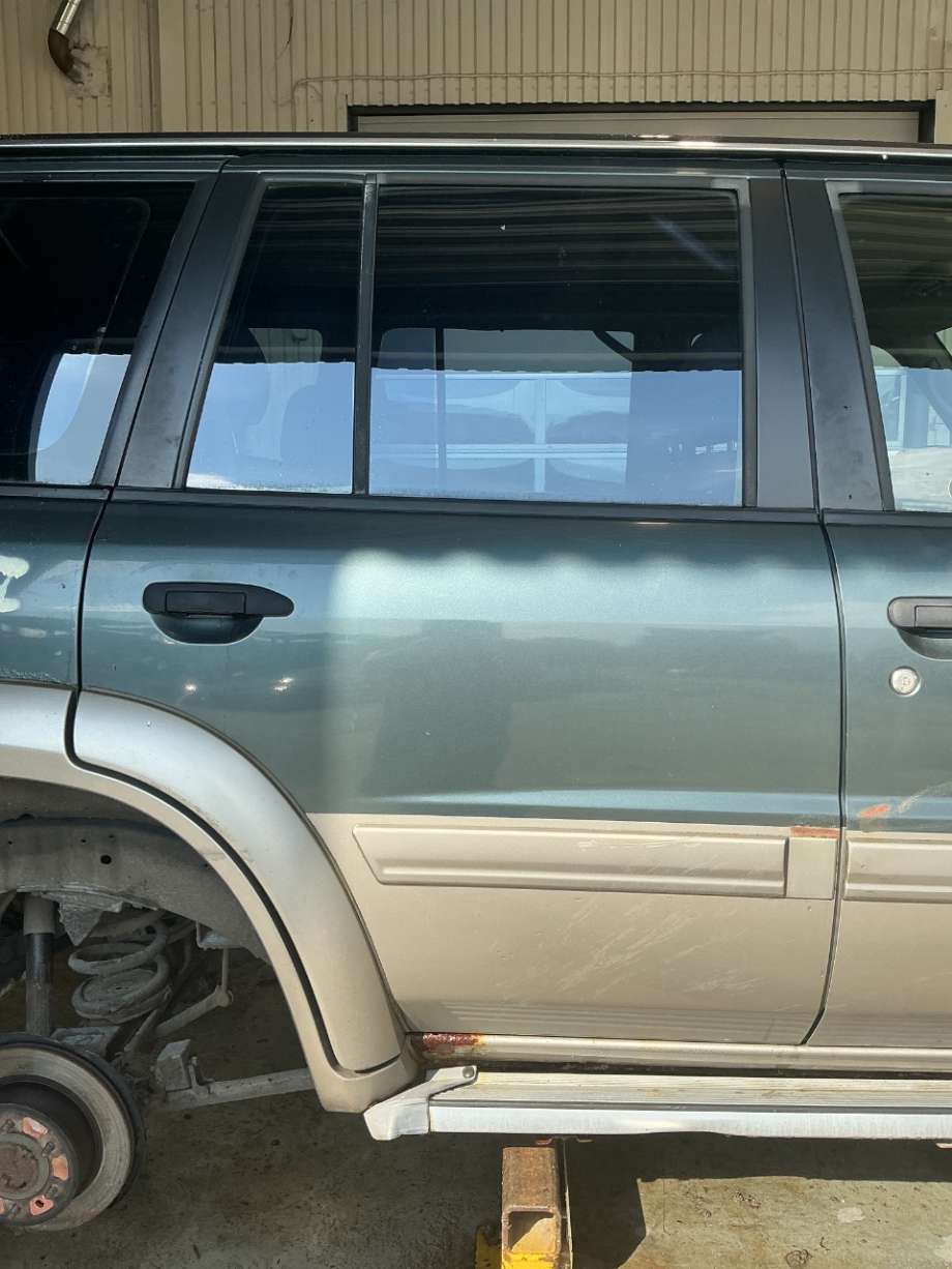 Dør høyre bak til Nissan Patrol, 1998-2004 (Fase 1) (Y61) (Y61) (NISSAN|)