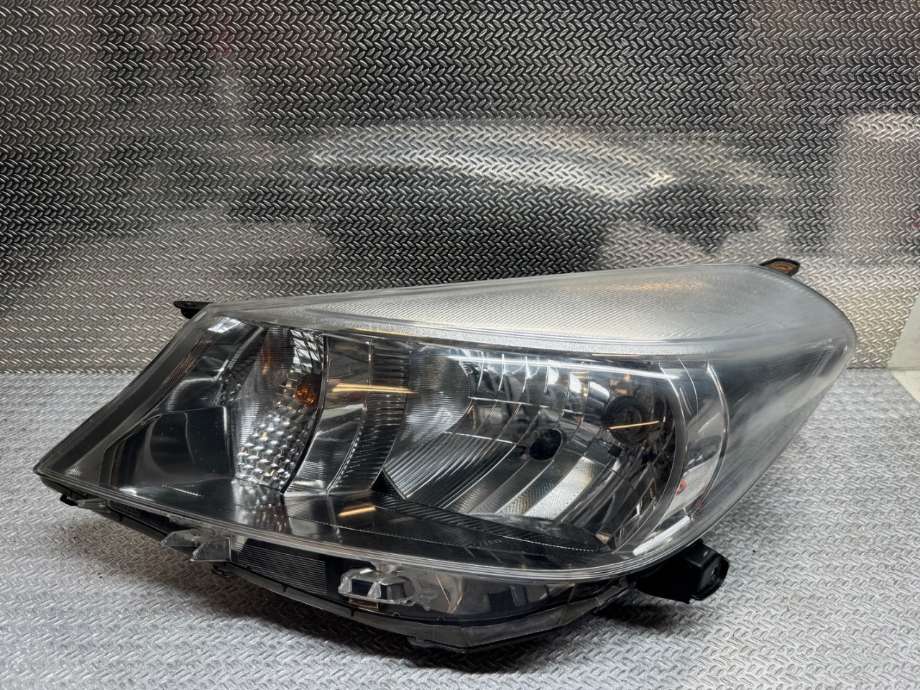 Frontlykt venstre halogen til Toyota Yaris, 2012-2014 (Type III, Fase 1)  (TOYOTA|811700D450)
