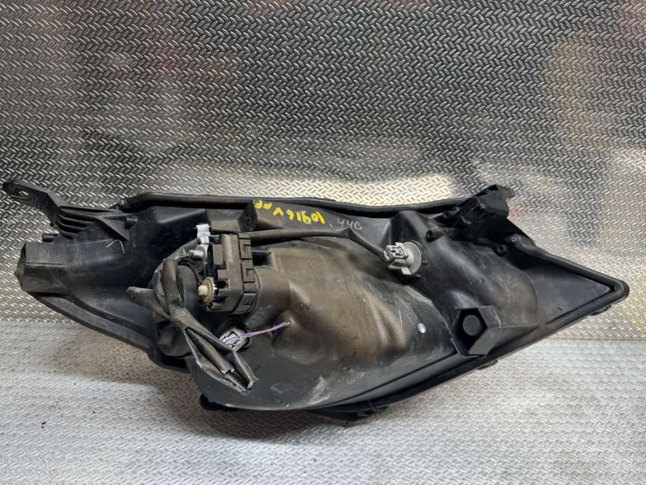 Frontlykt venstre halogen til Toyota Yaris 2012-2014 (Type III, Fase 1)  (TOYOTA|811700D450|)