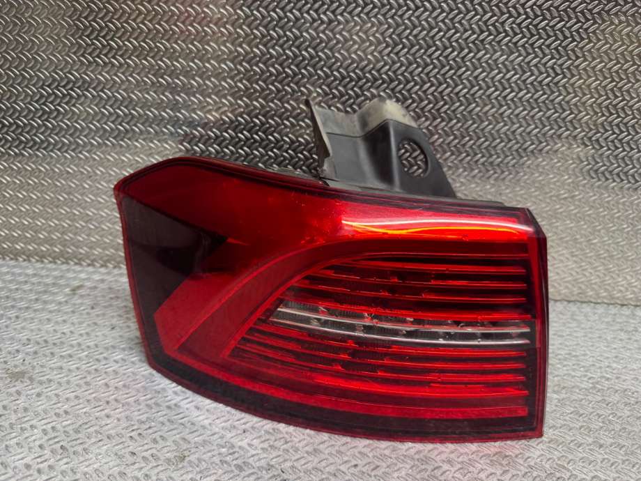 Baklykt venstre til VW Passat, 2015-2019 (Fase 1) (B8) (B8) (VOLKSWAGEN|3G9945207B)