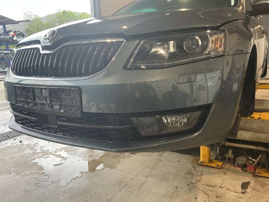 Støtfanger foran til Škoda Octavia 2013-2016 (Type III, Fase 1) (SKODA|)