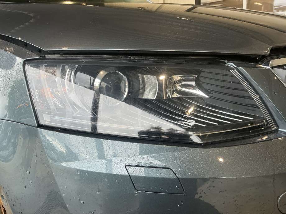 Frontlykt høyre xenon til Škoda Octavia, 2013-2016 (Type III, Fase 1)  (SKODA|5E1 941 018 B)