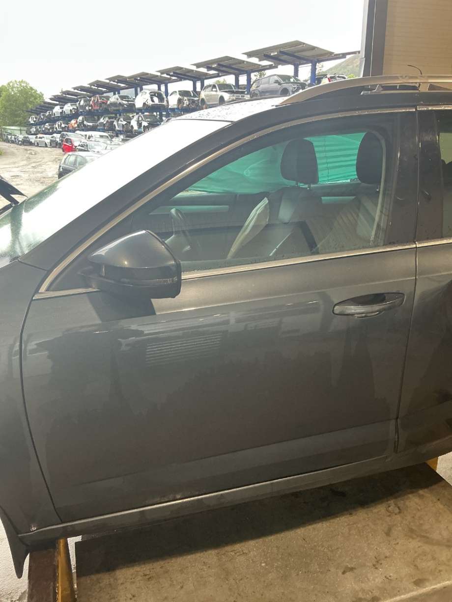 Dør venstre foran til Škoda Octavia, 2013-2016 (Type III, Fase 1)  (SKODA|)