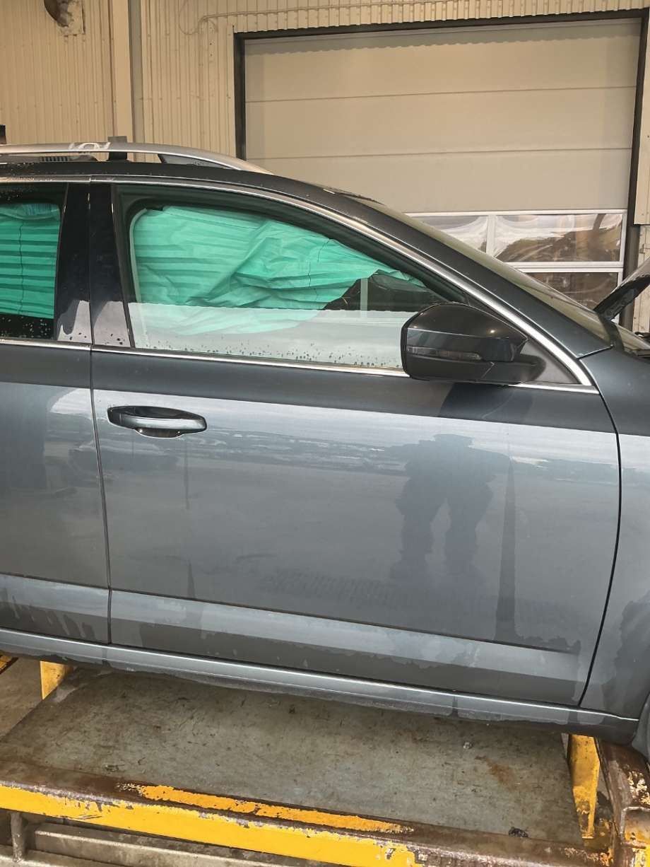 Dør høyre foran til Škoda Octavia, 2013-2016 (Type III, Fase 1)  (SKODA|)