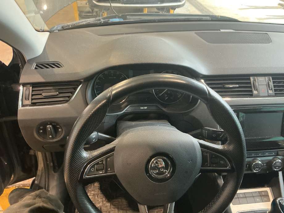 Dashbord til Škoda Octavia, 2013-2016 (Type III, Fase 1)  (SKODA|)