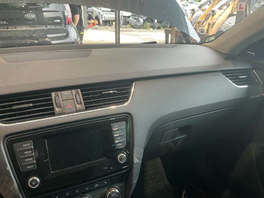 Dashbord til Škoda Octavia 2013-2016 (Type III, Fase 1) (SKODA|)