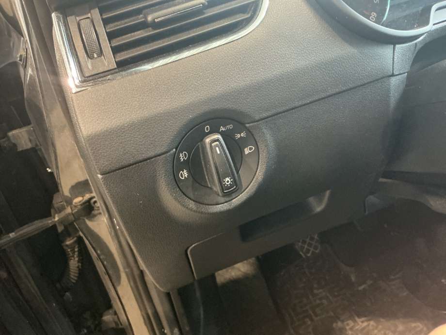 Bryter lys til Škoda Octavia, 2013-2016 (Type III, Fase 1)  (SKODA|)