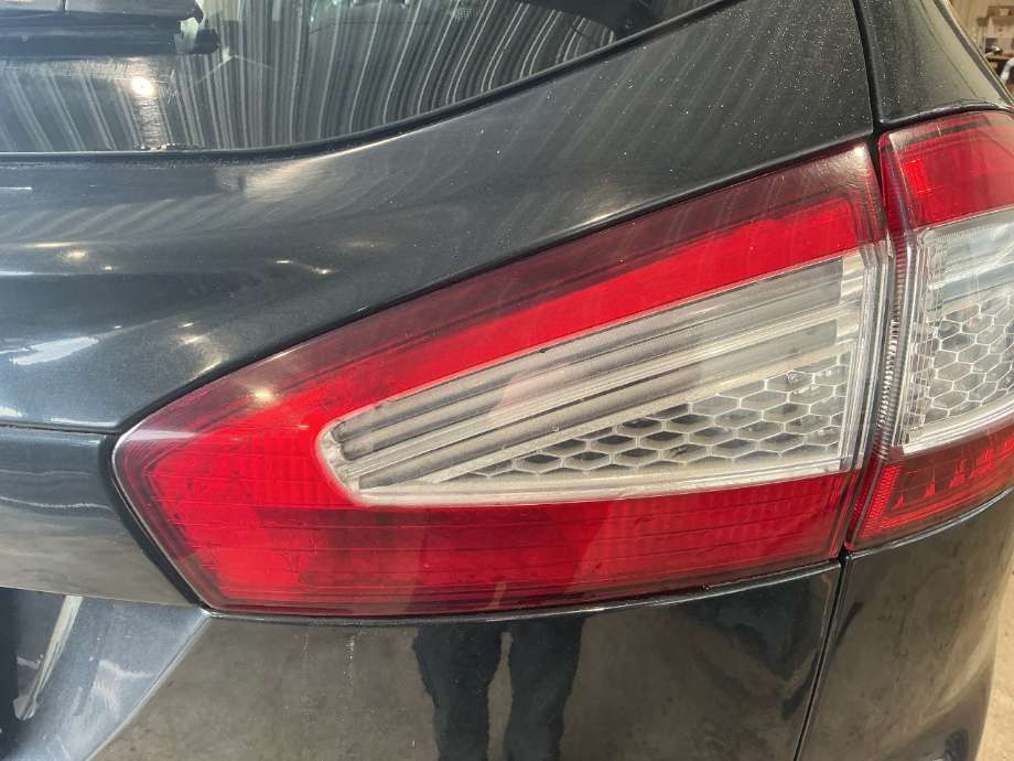 Baklykt høyre indre til Ford Mondeo, 2011-2014 (Type IV, Fase 2)  (FORD|)
