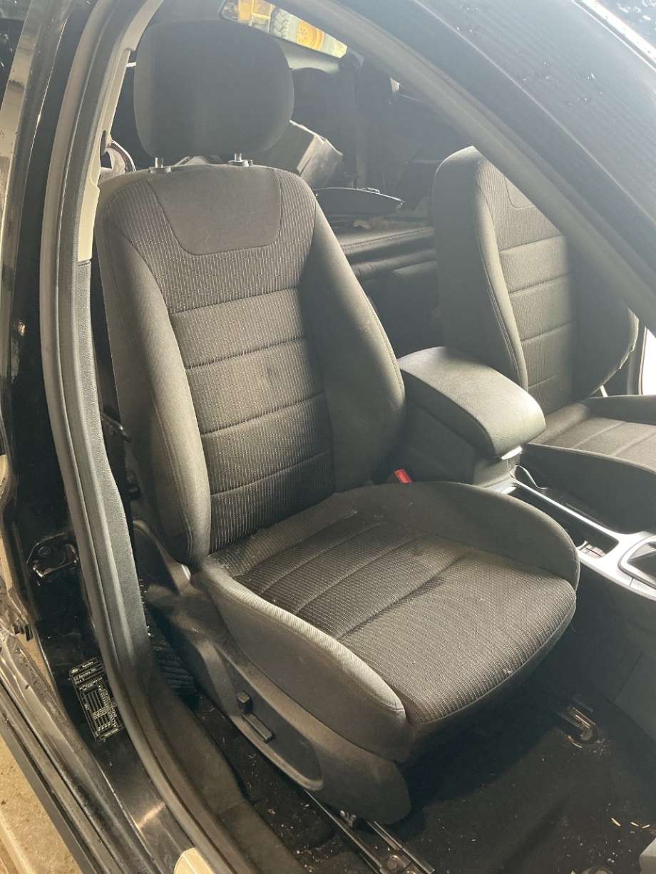 Sete foran høyre til Ford Mondeo, 2011-2014 (Type IV, Fase 2)  (FORD|)