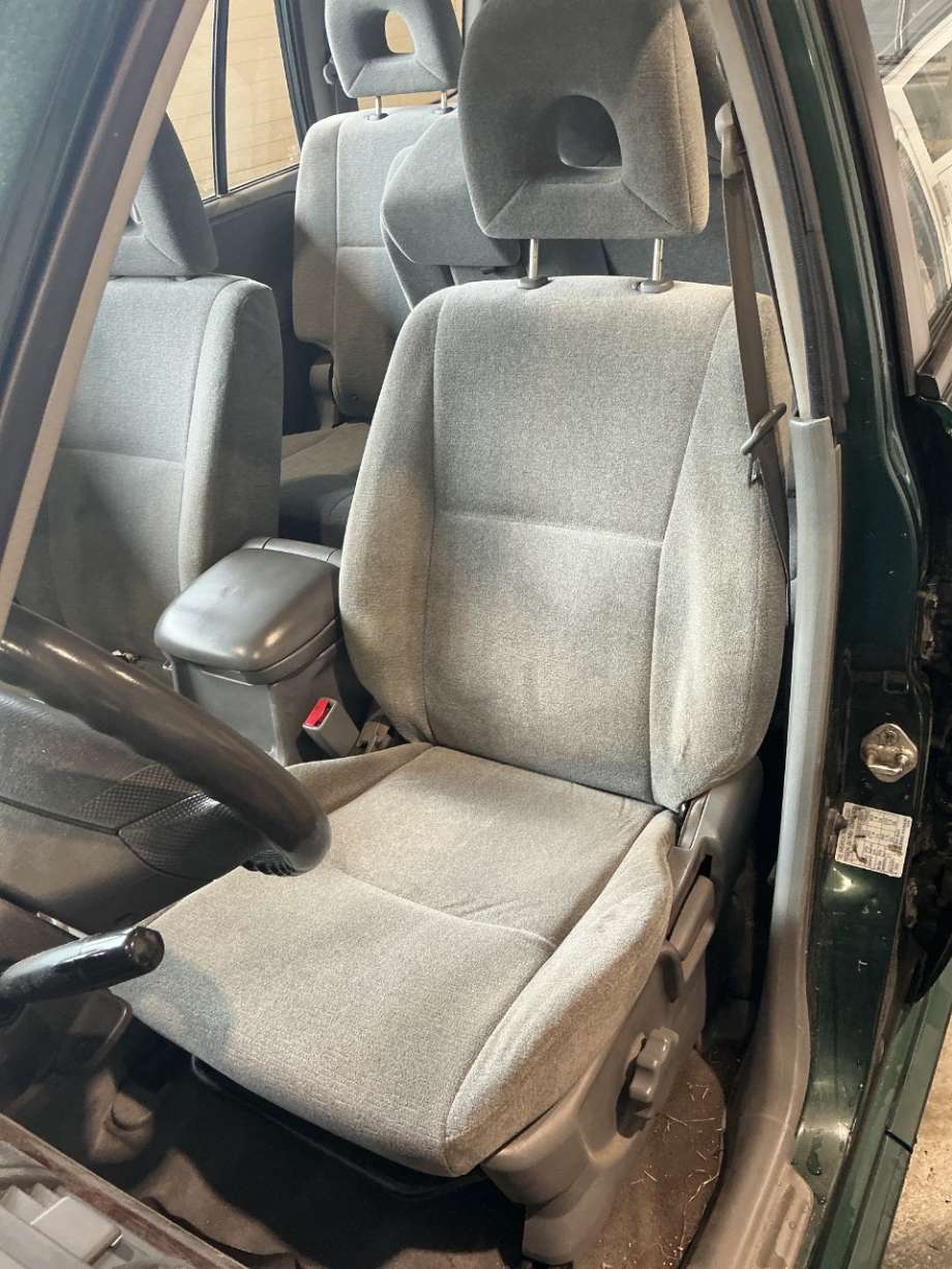 Sete foran venstre til Suzuki Grand Vitara 1998-2005 (Type II) (SUZUKI|)