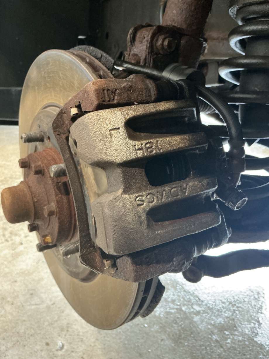 Bremsecaliper venstre foran til Suzuki Grand Vitara 1998-2005 (Type II) (SUZUKI|)