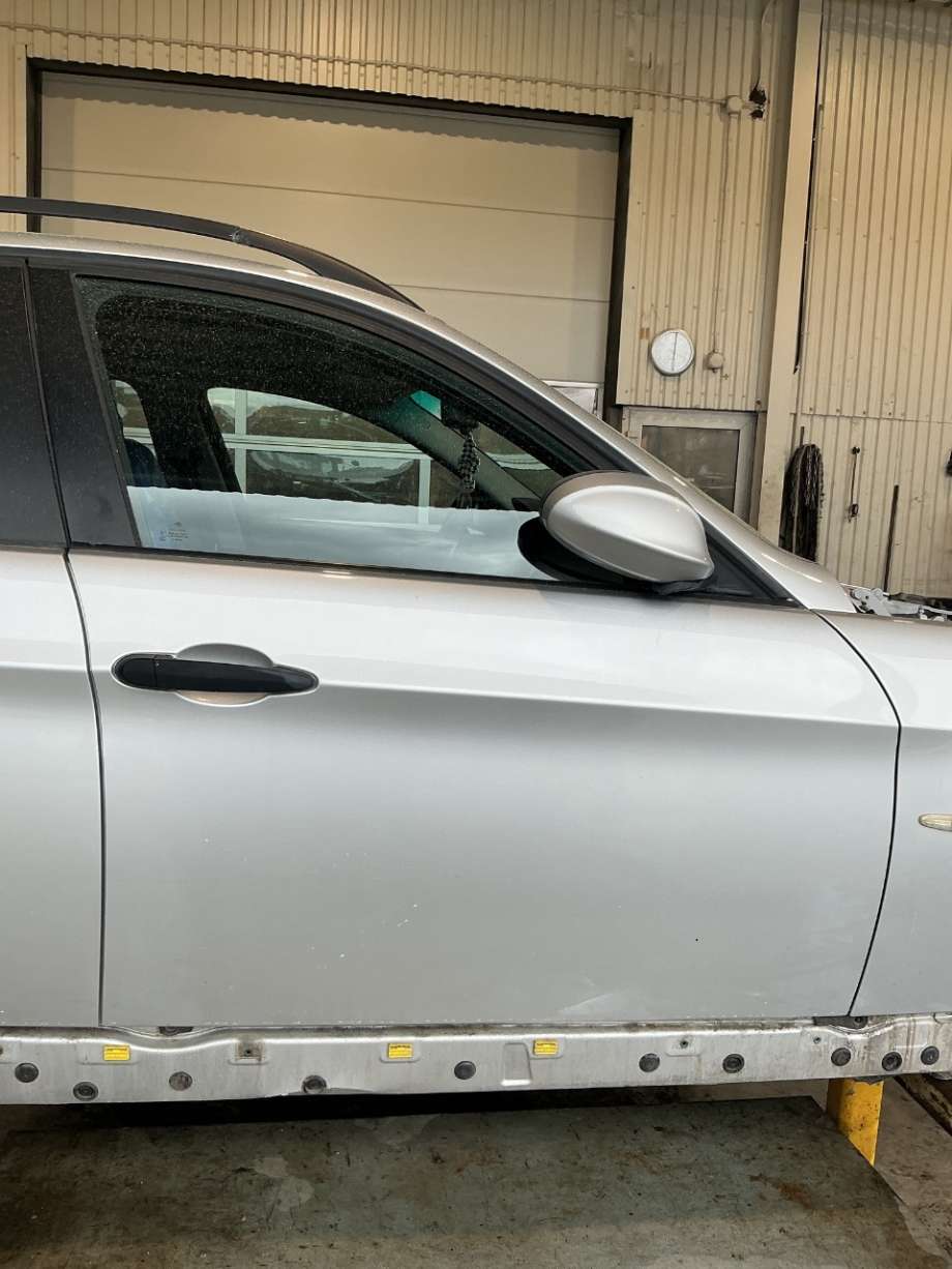 Dør høyre foran til BMW 3-Serie, 2005-2011 (E90/E91/E92/E93) (E90/E91/E92/E93) (BMW|)