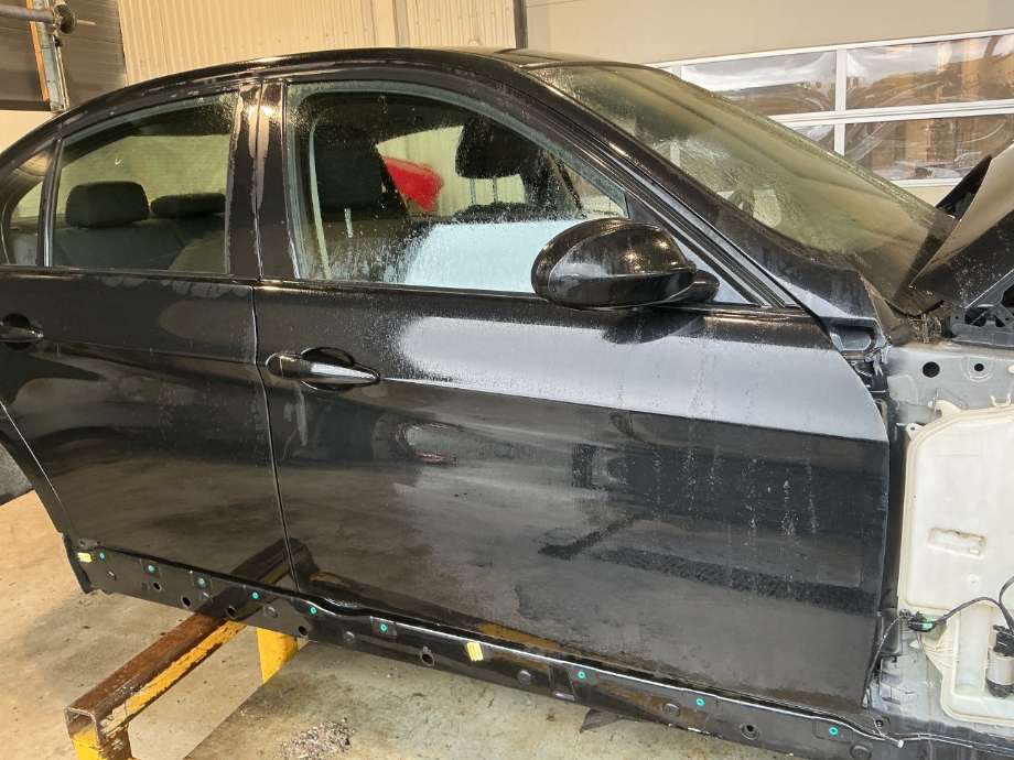 Dør høyre foran til BMW 3-Serie, 2005-2011 (E90/E91/E92/E93) (E90/E91/E92/E93) (BMW|)