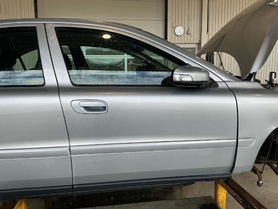 Dør høyre foran til Volvo S60, 2005-2010 (Type I, Fase 2)  (VOLVO|)