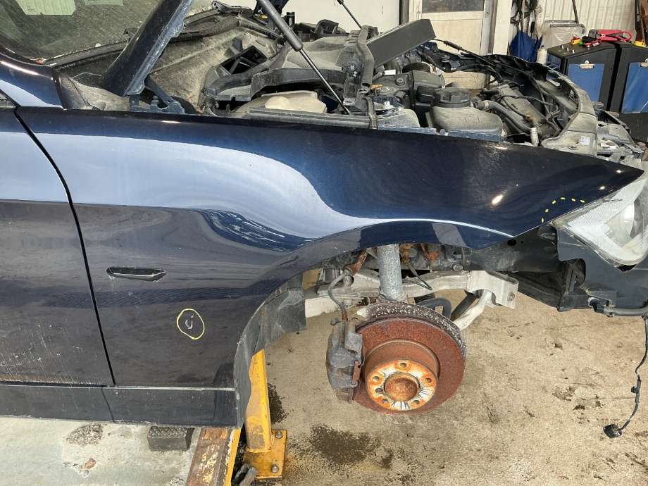 Skjerm høyre foran til BMW 3-Serie, 2005-2011 (E90/E91/E92/E93) (E90/E91/E92/E93) (BMW|)