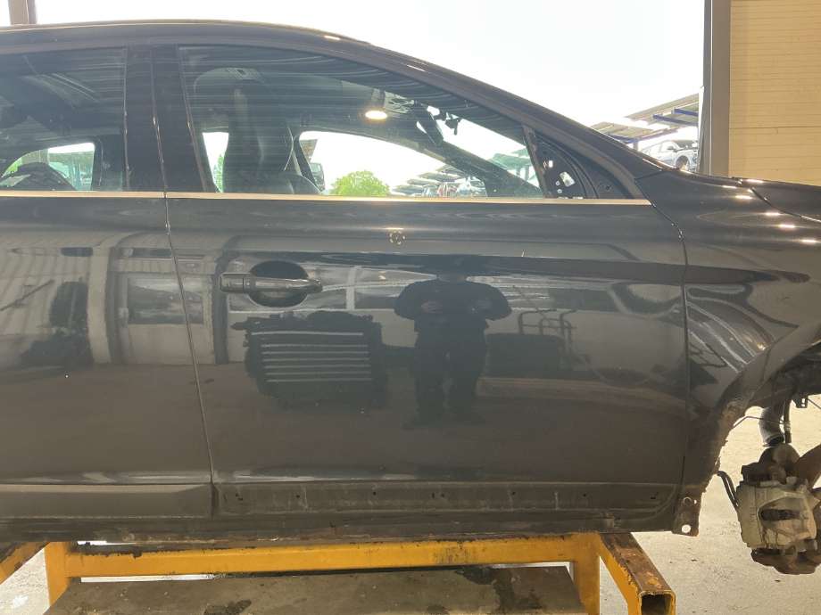 Dør høyre foran til Volvo XC60, 2008-2013 (Type I, Fase 1)  (VOLVO|)