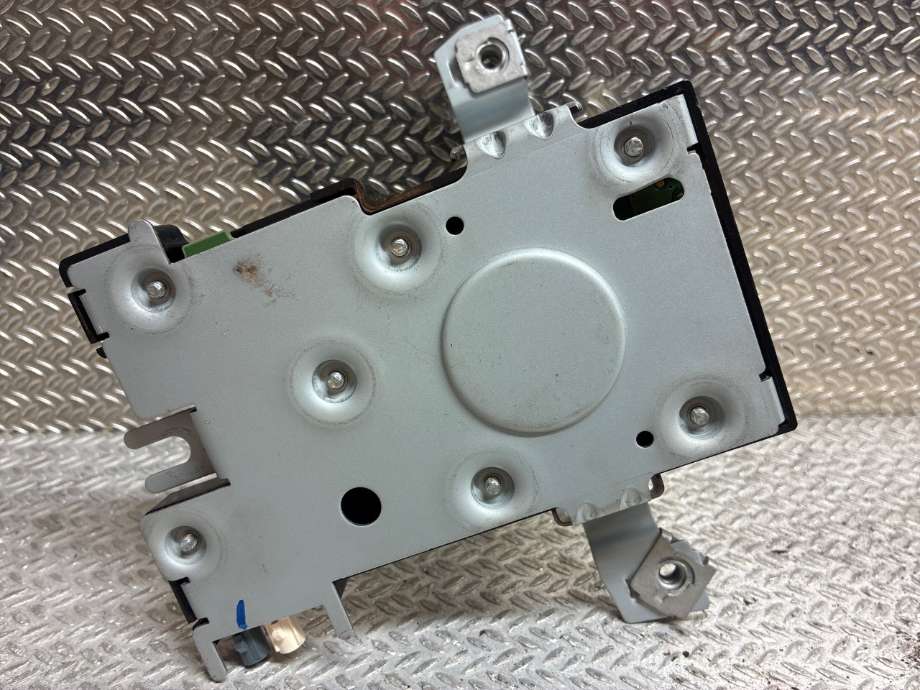 Antenne forsterker til Audi A3 2003-2008 (Type II, Fase 1)  (AUDI|4E0 035 575 K|)
