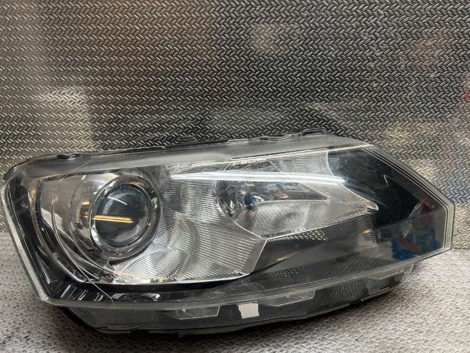 Frontlykt høyre halogen til Škoda Rapid 2012-2019 (SKODA|5JB 941 017 A||5JB941016A)