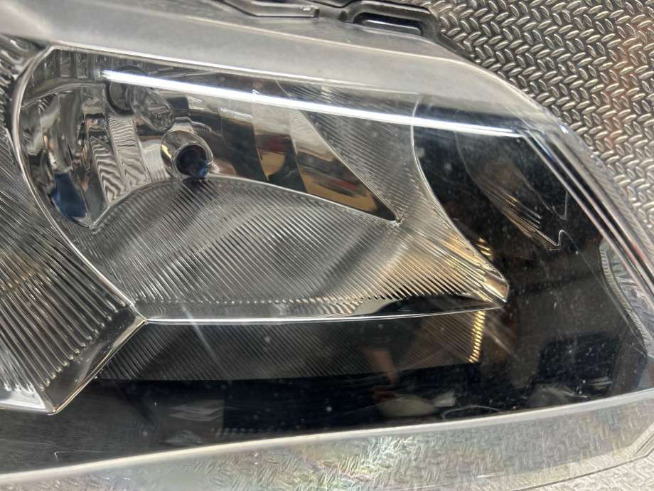 Frontlykt høyre halogen til Škoda Rapid 2012-2019 (SKODA|5JB 941 017 A||5JB941016A)