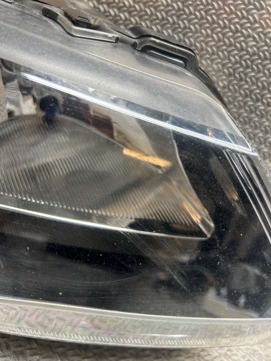 Frontlykt høyre halogen til Škoda Rapid 2012-2019 (SKODA|5JB 941 017 A||5JB941016A)