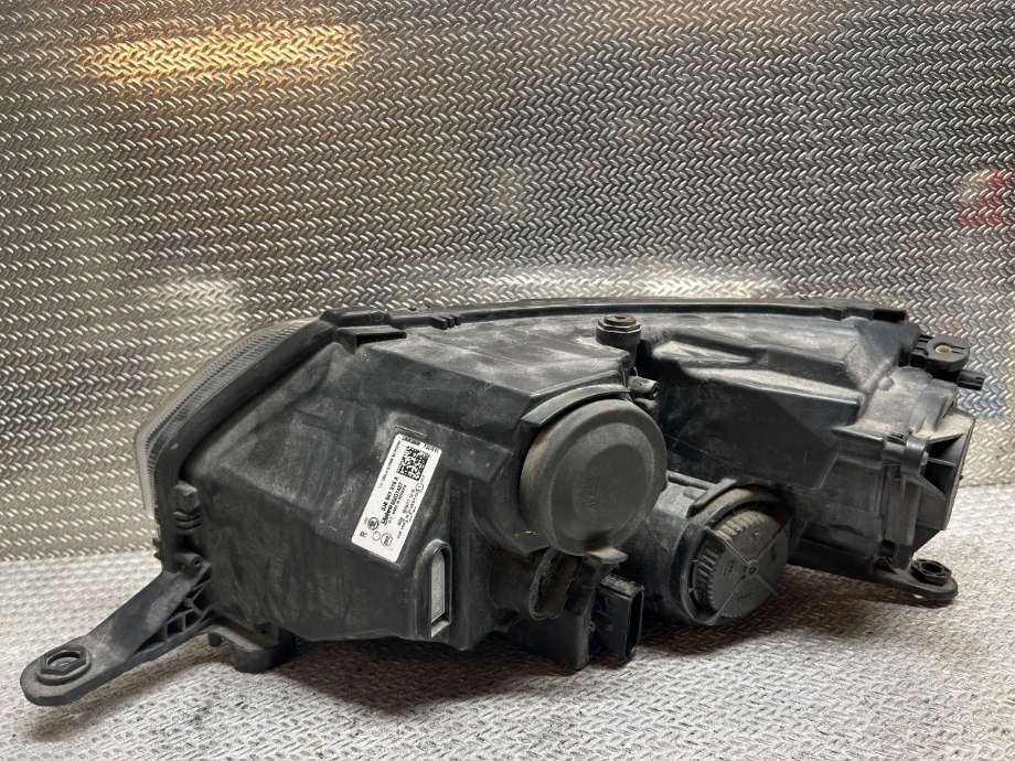Frontlykt høyre halogen til Škoda Rapid 2012-2019 (SKODA|5JB 941 017 A||5JB941016A)