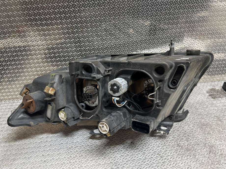 Frontlykt høyre halogen til BMW 3-Serie 2005-2011 (E90/E91/E92/E93) (E90/E91/E92/E93) (BMW|63116942722|)