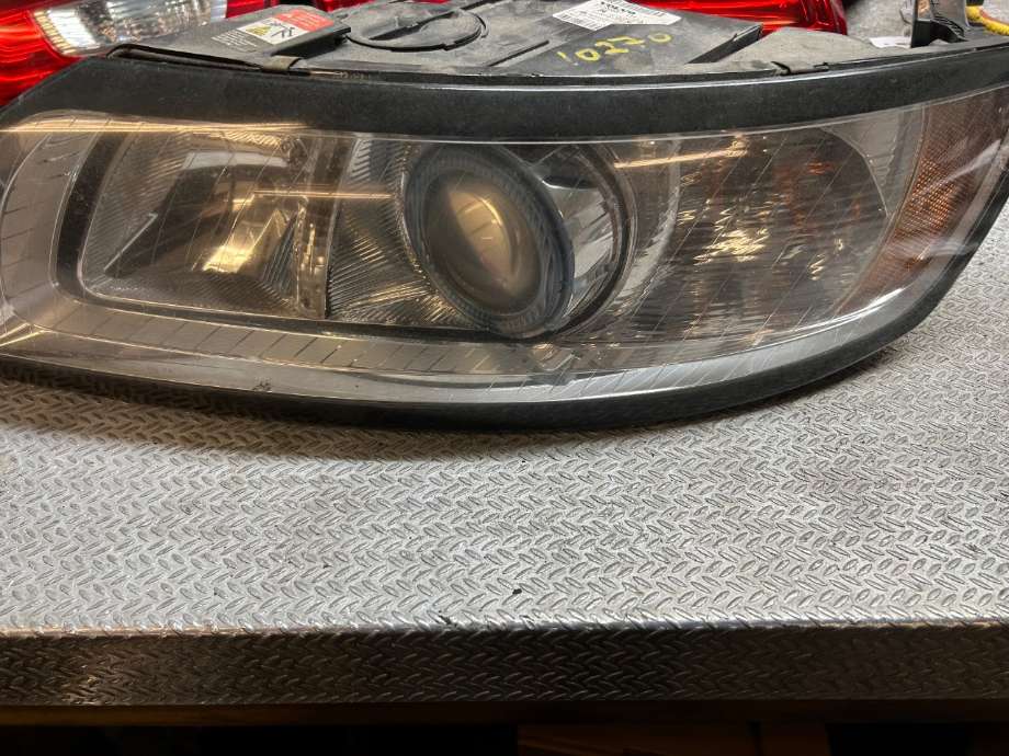 Frontlykt venstre xenon til Volvo V50 2007-2012 (Fase 2) (VOLVO|32206139|0301237271|31299587)