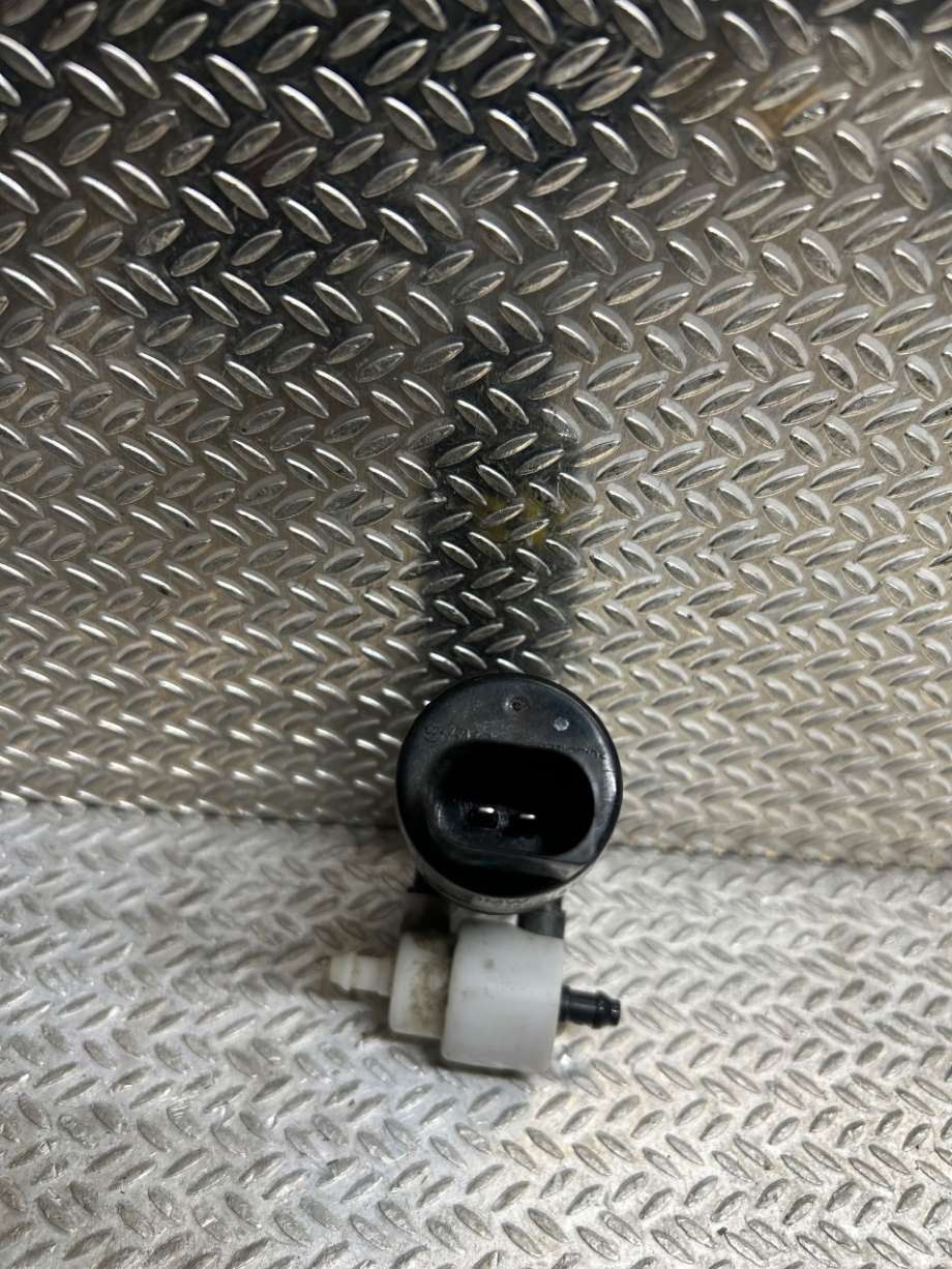Spylerpumpe foran til BMW iX3 2021-->> (BMW|67 12 7 388 349|)