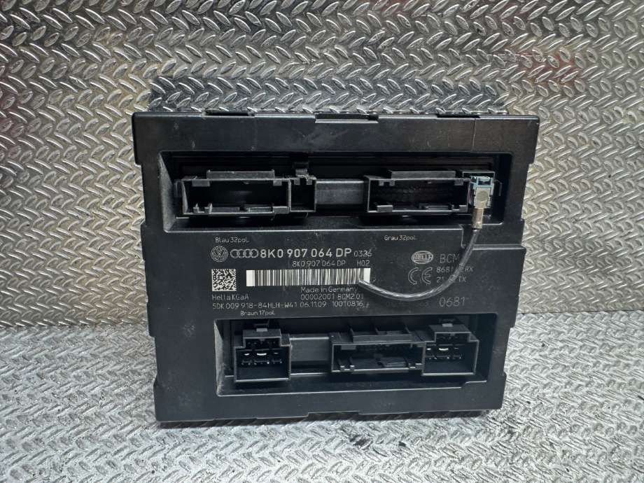 Styreenhet comfort (BCM) til Audi A4 2007-2014 (Type IV) (B8) (B8) (AUDI|8K0907064CQ|8K0907064DP)