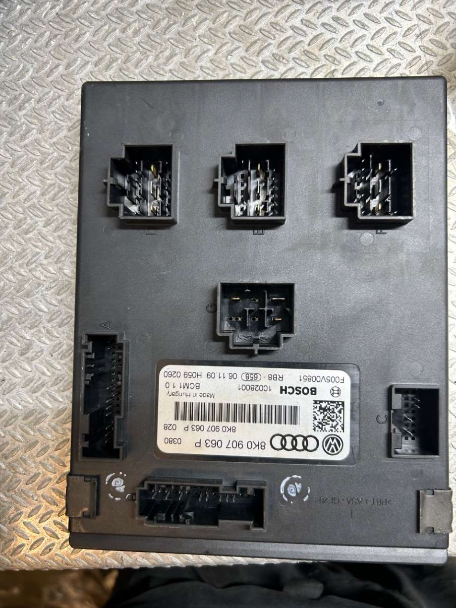 Styreenhet comfort (BCM) til Audi A4 2007-2014 (Type IV) (B8) (B8) (AUDI|8K0907063BE|8K0 907 063 P)